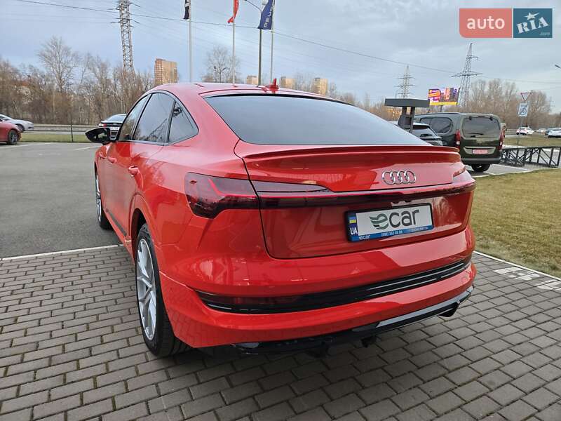 Позашляховик / Кросовер Audi e-tron Sportback 2021 в Києві