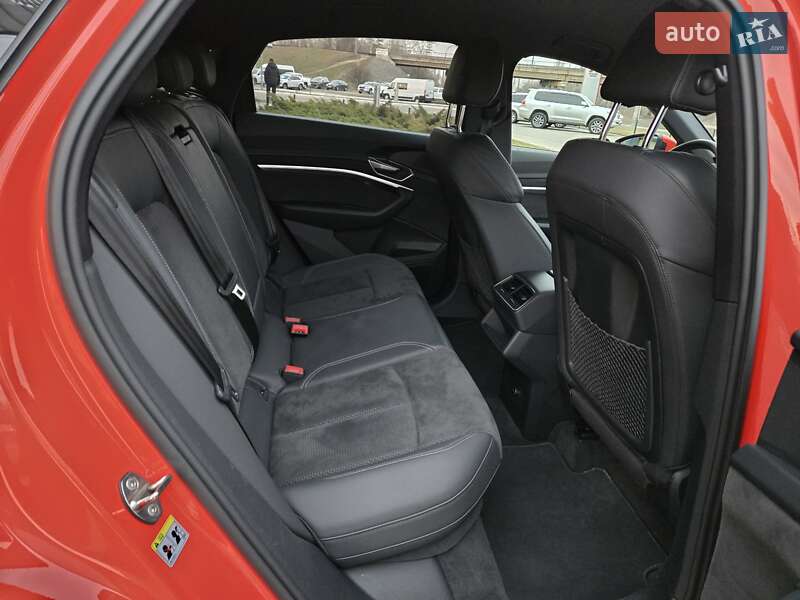 Позашляховик / Кросовер Audi e-tron Sportback 2021 в Києві