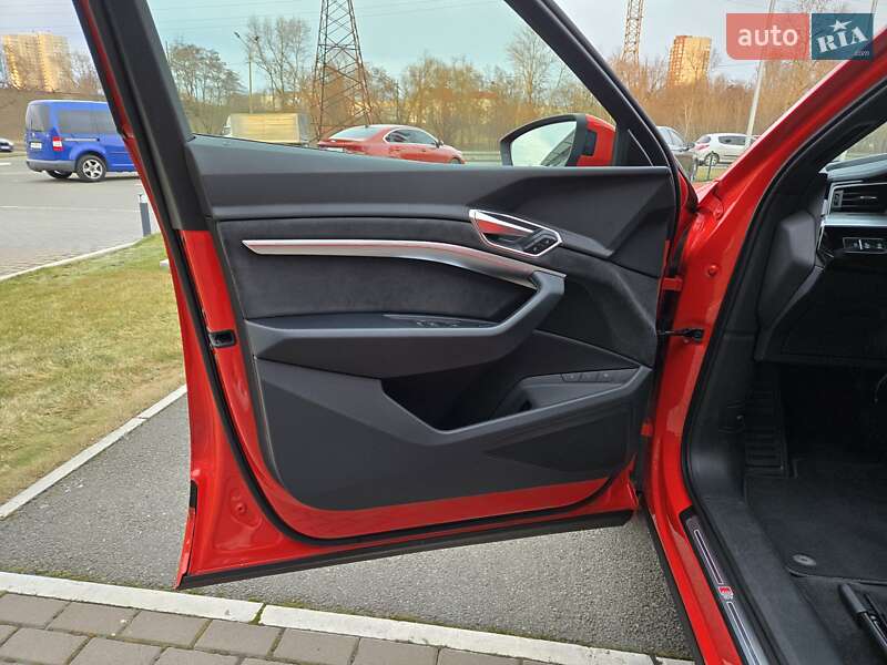 Позашляховик / Кросовер Audi e-tron Sportback 2021 в Києві