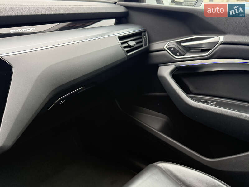 Внедорожник / Кроссовер Audi e-tron Sportback 2021 в Иршаве