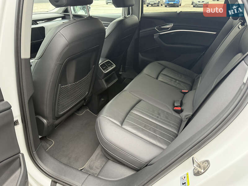 Внедорожник / Кроссовер Audi e-tron Sportback 2021 в Иршаве