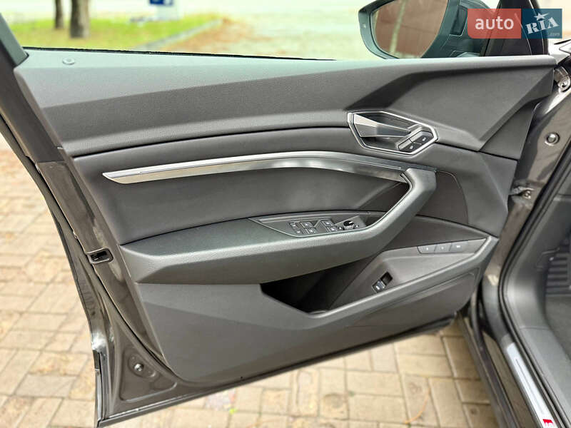 Позашляховик / Кросовер Audi e-tron Sportback 2022 в Дніпрі