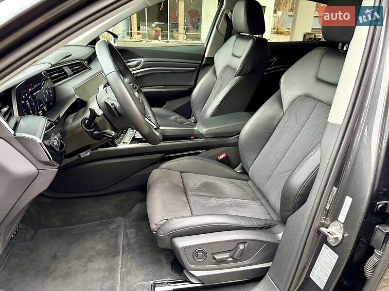 Позашляховик / Кросовер Audi e-tron Sportback 2022 в Дніпрі