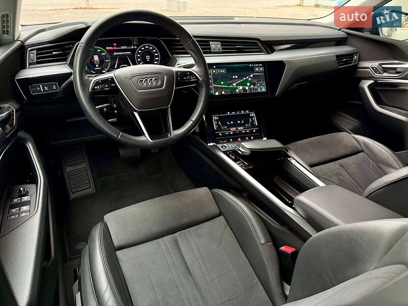 Позашляховик / Кросовер Audi e-tron Sportback 2022 в Дніпрі
