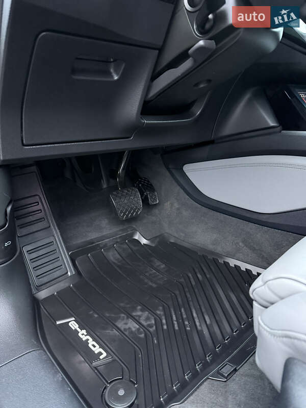 Позашляховик / Кросовер Audi e-tron Sportback 2022 в Козятині