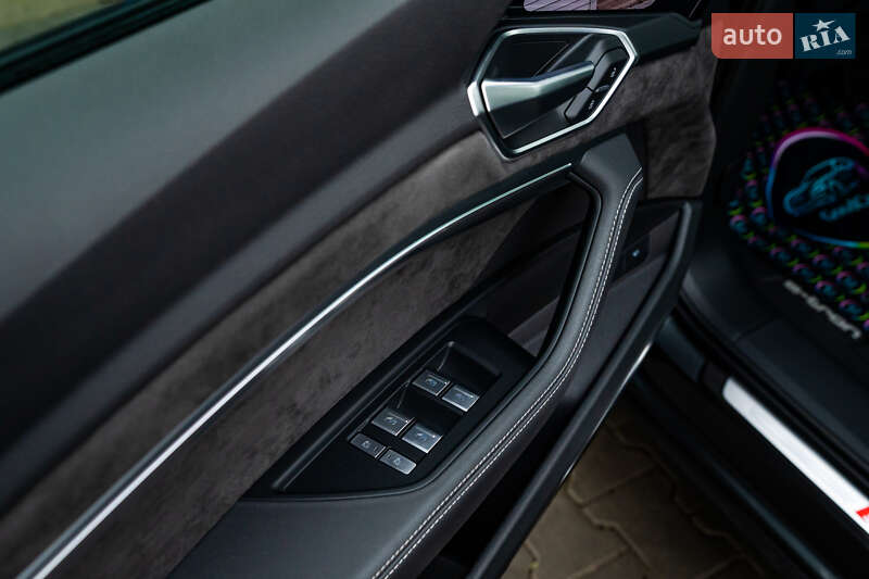 Позашляховик / Кросовер Audi e-tron Sportback 2020 в Луцьку