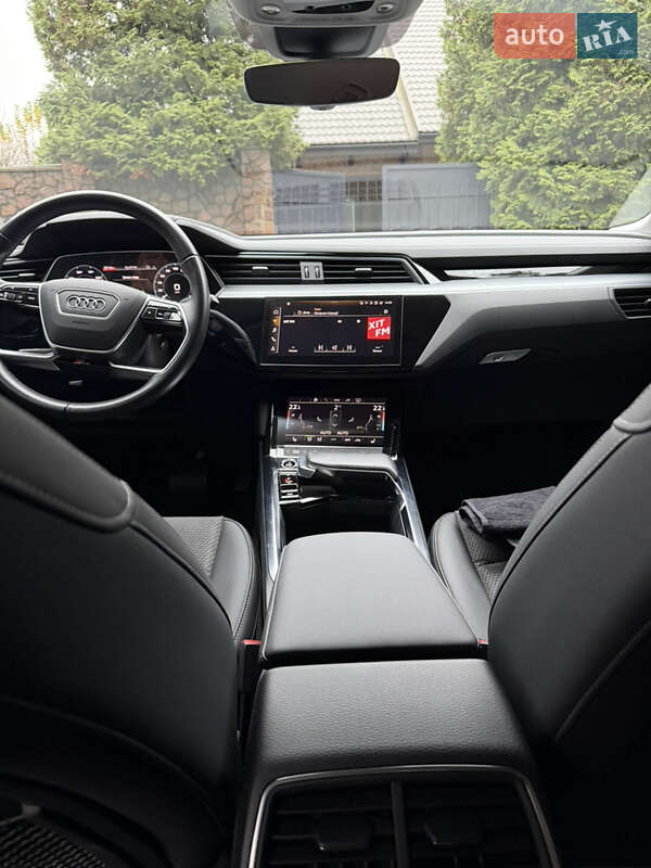 Позашляховик / Кросовер Audi e-tron Sportback 2022 в Києві фото 17 Позашляховик / Кросовер Audi e-tron Sportback 2022 в Києві
