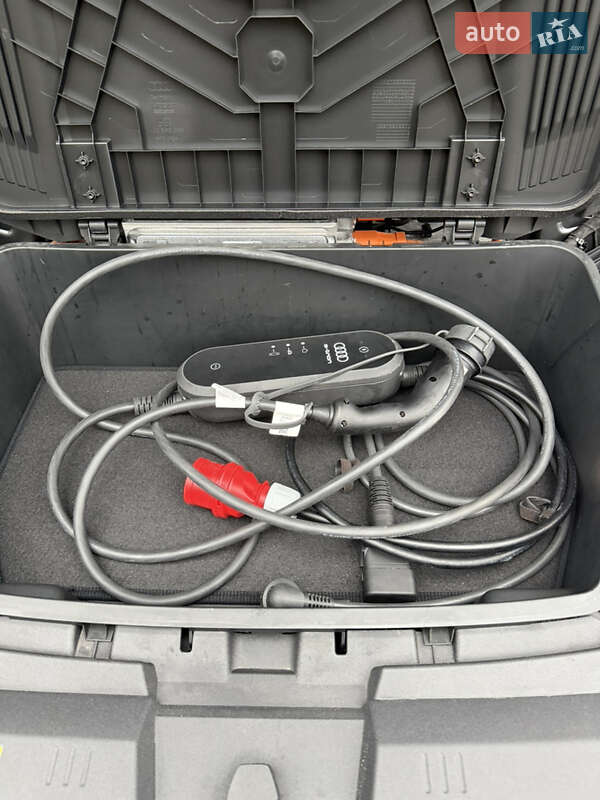 Позашляховик / Кросовер Audi e-tron Sportback 2022 в Києві фото 28 Позашляховик / Кросовер Audi e-tron Sportback 2022 в Києві