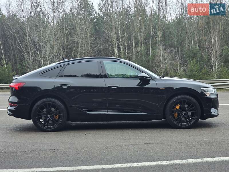 Позашляховик / Кросовер Audi e-tron Sportback 2022 в Ковелі