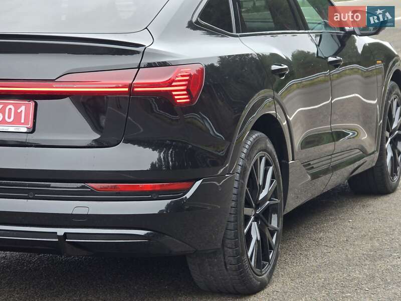 Позашляховик / Кросовер Audi e-tron Sportback 2022 в Ковелі
