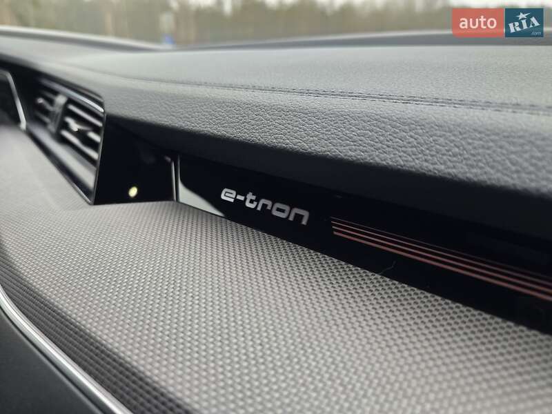 Позашляховик / Кросовер Audi e-tron Sportback 2022 в Ковелі