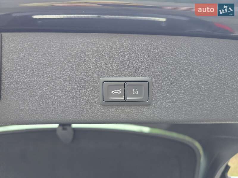 Позашляховик / Кросовер Audi e-tron Sportback 2022 в Ковелі