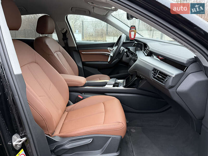 Позашляховик / Кросовер Audi e-tron Sportback 2022 в Рівному фото 26 Позашляховик / Кросовер Audi e-tron Sportback 2022 в Рівному
