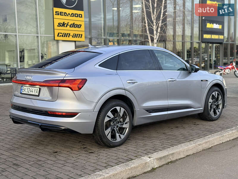 Позашляховик / Кросовер Audi e-tron Sportback 2022 в Рівному