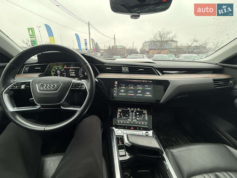 Позашляховик / Кросовер Audi e-tron Sportback 2020 в Стрию