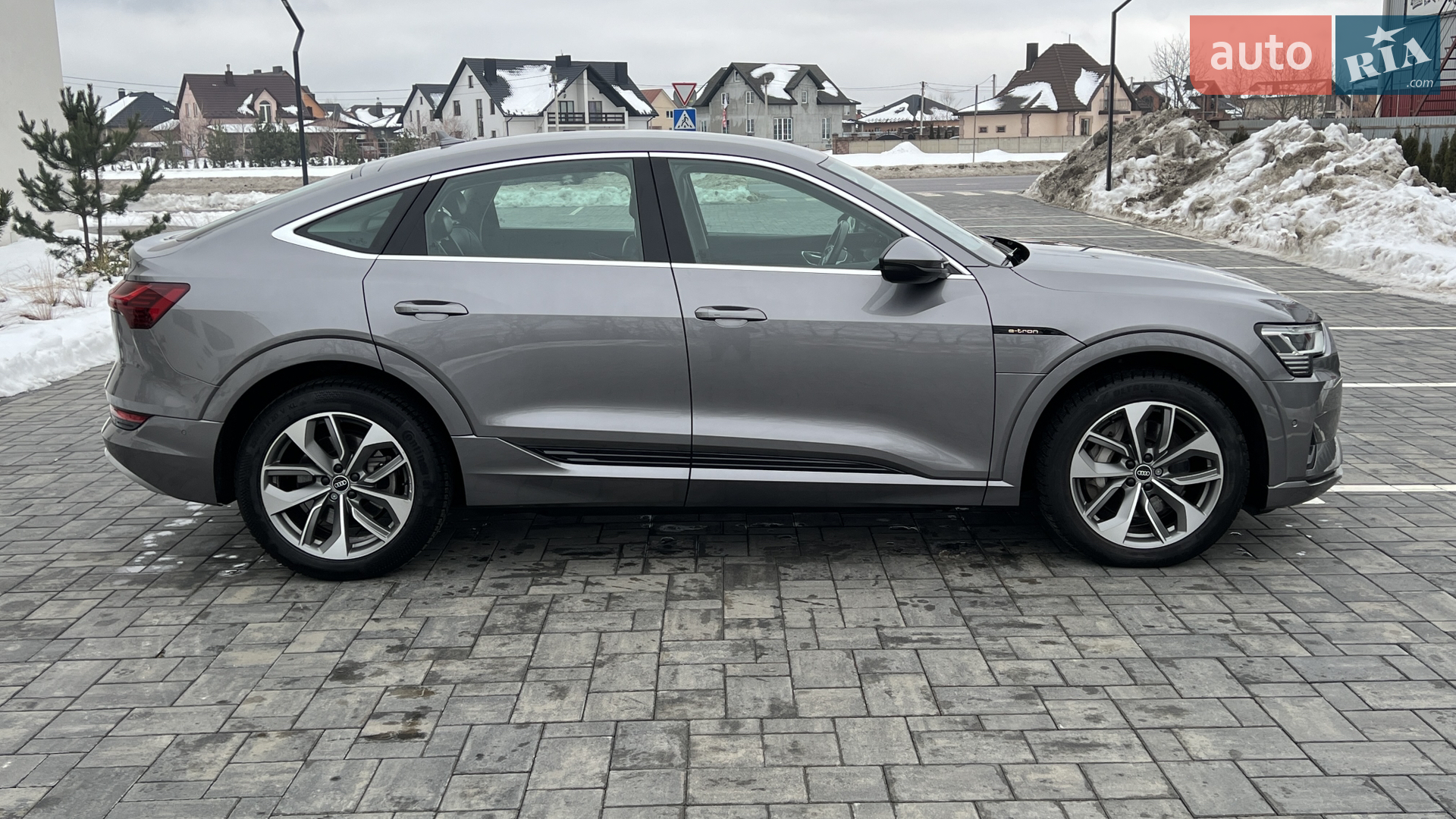 2020 Audi e-tron Sportback - мініатюра 4