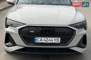 Позашляховик / Кросовер Audi e-tron Sportback 2022 в Умані