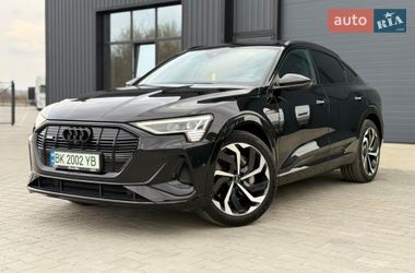 Позашляховик / Кросовер Audi e-tron Sportback 2022 в Дубні