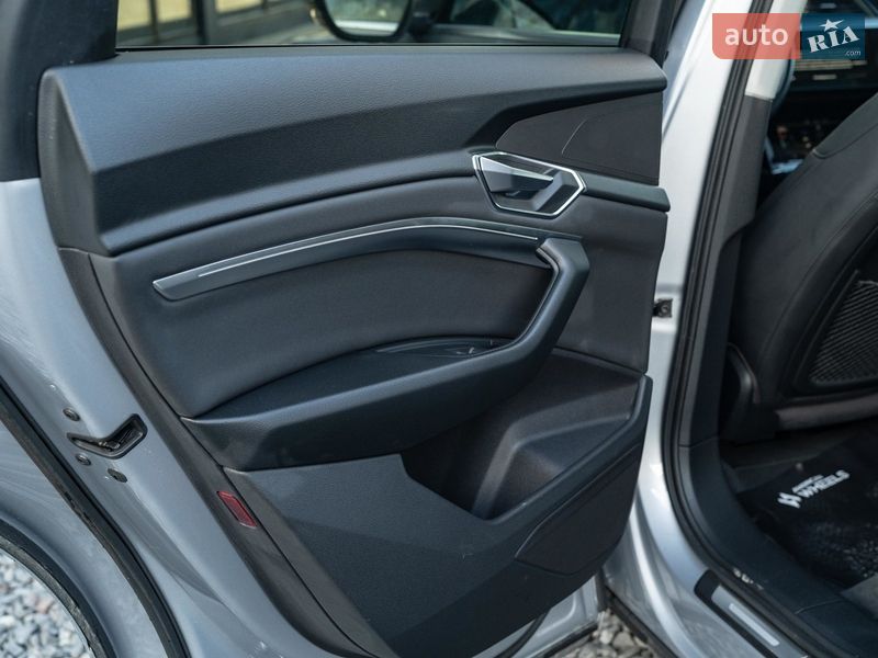 Внедорожник / Кроссовер Audi e-tron Sportback 2020 в Черновцах