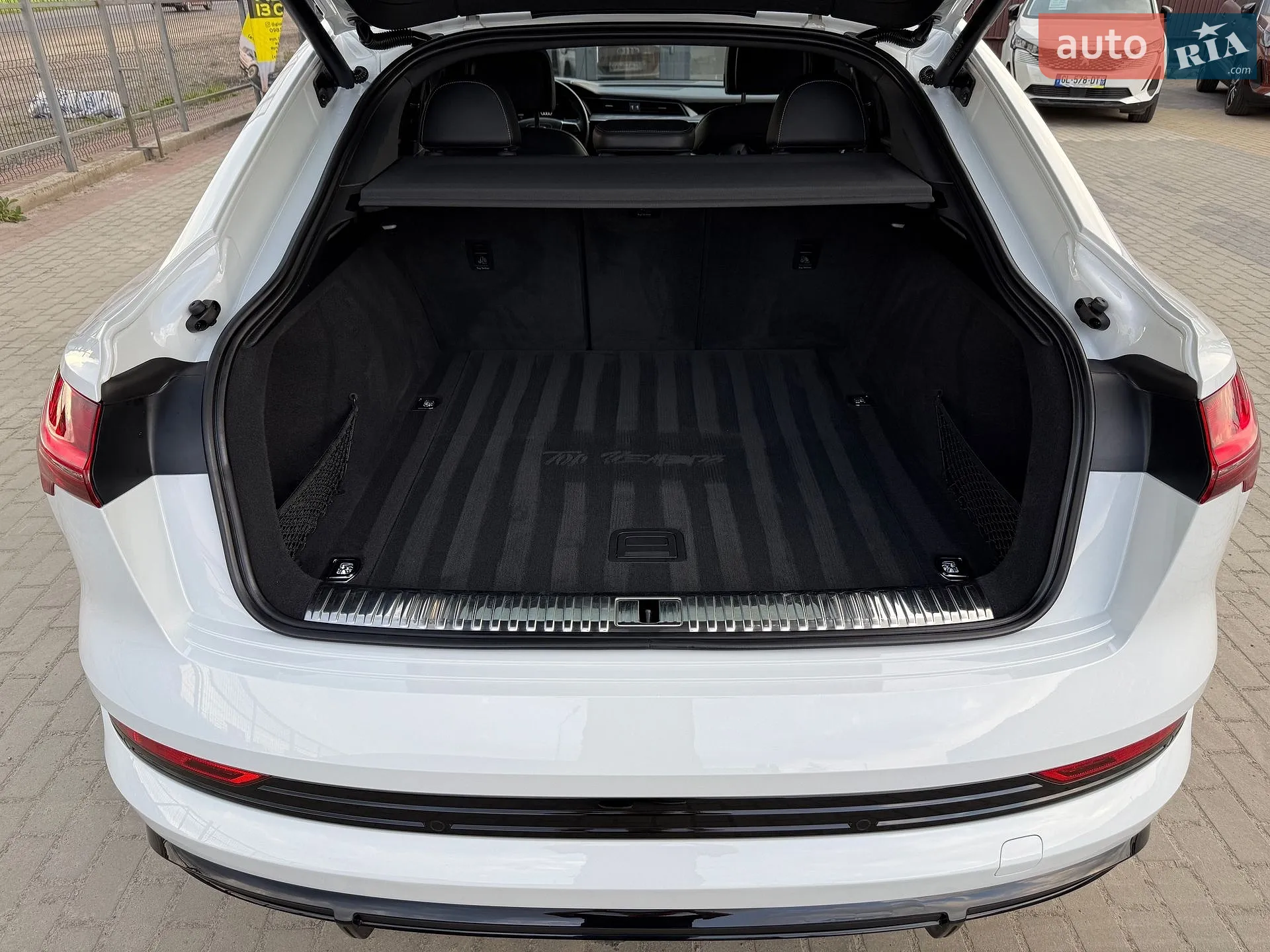 2022 Audi e-tron Sportback - мініатюра 18