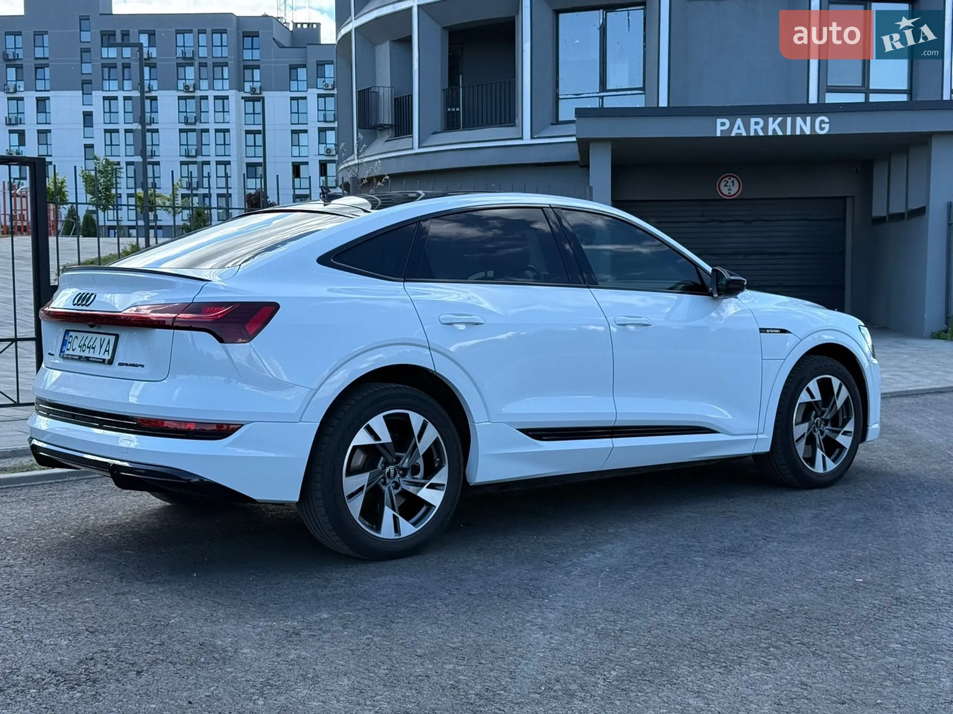 2021 Audi e-tron Sportback - фото 1