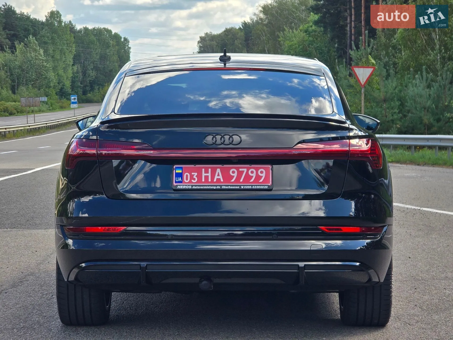 2022 Audi e-tron Sportback - мініатюра 8