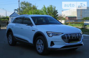 Позашляховик / Кросовер Audi e-tron 2019 в 