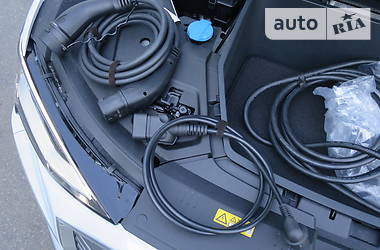 Позашляховик / Кросовер Audi e-tron 2019 в 