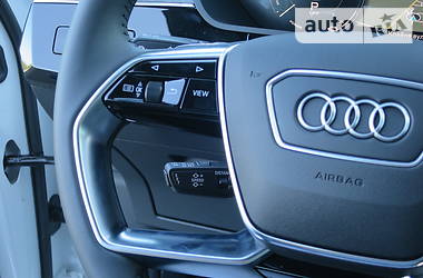 Позашляховик / Кросовер Audi e-tron 2019 в 