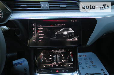 Позашляховик / Кросовер Audi e-tron 2019 в 