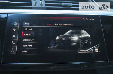 Позашляховик / Кросовер Audi e-tron 2019 в 