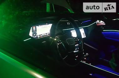 Позашляховик / Кросовер Audi e-tron 2019 в 