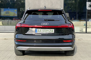 Внедорожник / Кроссовер Audi e-tron 2019 в 