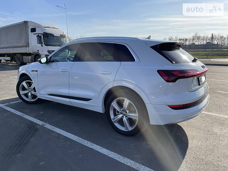 Внедорожник / Кроссовер Audi e-tron 2019 в Днепре фото 6 Внедорожник / Кроссовер Audi e-tron 2019 в Днепре