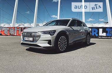 Позашляховик / Кросовер Audi e-tron 2018 в Києві