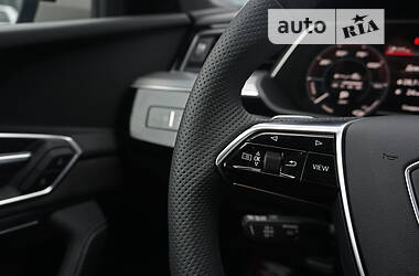 Позашляховик / Кросовер Audi e-tron 2021 в Чернівцях