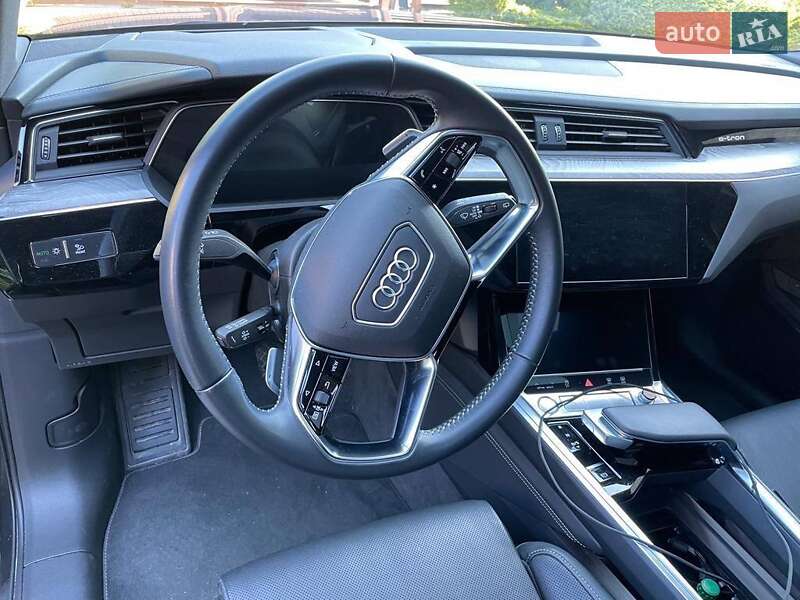 Внедорожник / Кроссовер Audi e-tron 2019 в Киеве фото 3 Внедорожник / Кроссовер Audi e-tron 2019 в Киеве