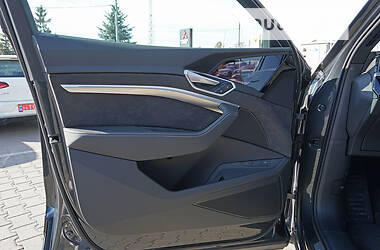 Внедорожник / Кроссовер Audi e-tron 2019 в 