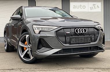 Позашляховик / Кросовер Audi e-tron 2022 в Києві