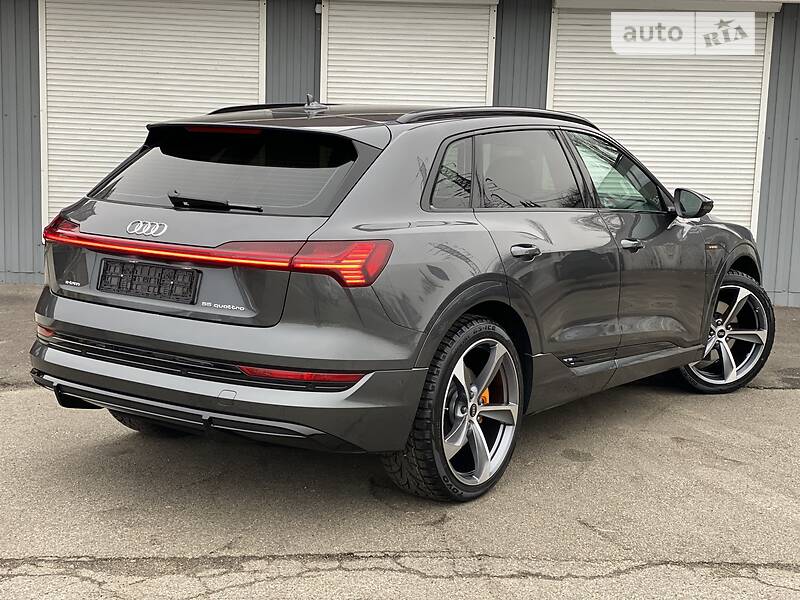 Позашляховик / Кросовер Audi e-tron 2022 в Києві