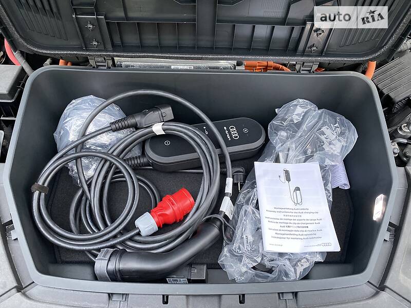 Позашляховик / Кросовер Audi e-tron 2022 в Києві