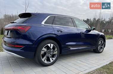 Внедорожник / Кроссовер Audi e-tron 2020 в 