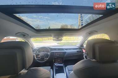 Внедорожник / Кроссовер Audi e-tron 2019 в 
