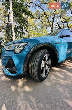 Внедорожник / Кроссовер Audi e-tron 2020 в 