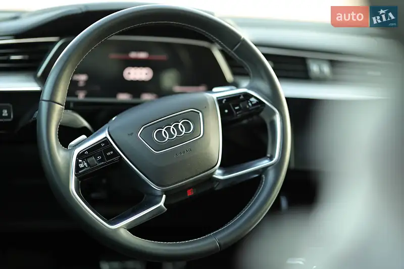 Внедорожник / Кроссовер Audi e-tron 2020 в 