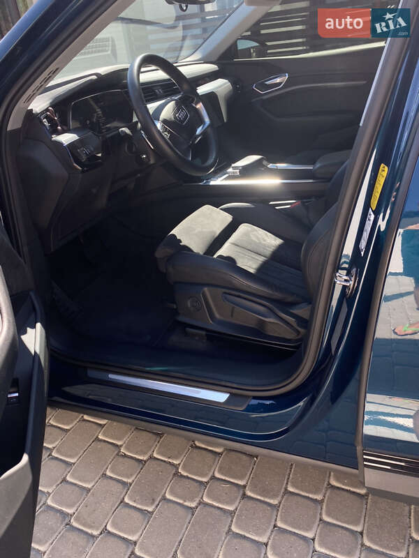 Внедорожник / Кроссовер Audi e-tron 2020 в Тростянце