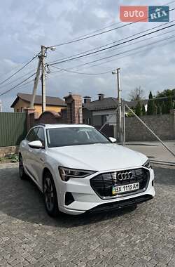 Позашляховик / Кросовер Audi e-tron 2021 в 