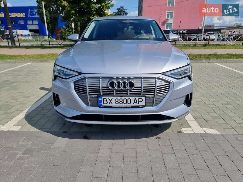 Внедорожник / Кроссовер Audi e-tron 2019 в 