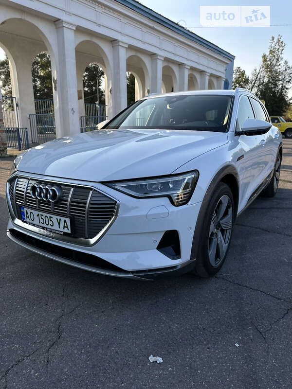 Внедорожник / Кроссовер Audi e-tron 2019 в Ужгороде