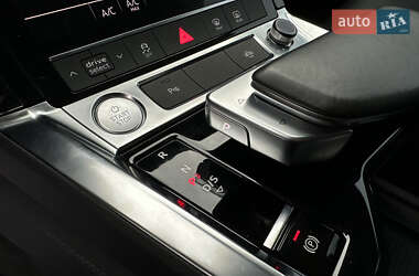 Внедорожник / Кроссовер Audi e-tron 2019 в 